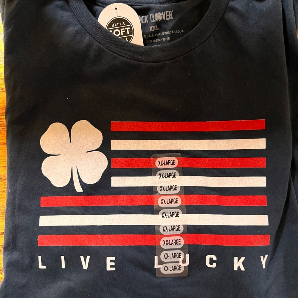 Men’s Black Clover Get Lucky Flag Tshirt XXL NEW
